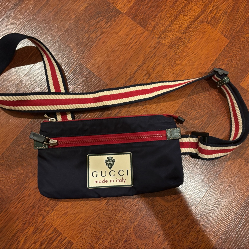 Rare Authentic Gucci Crossbody Bag in Navy with Red and Cream Details